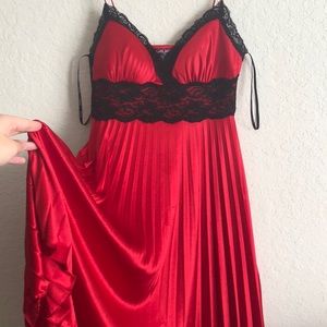 Sexy Red Pleated Silky XOXO Dress Size M